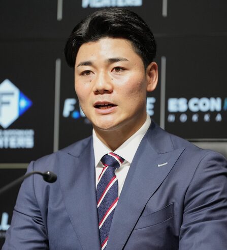 清宮幸太郎選手の契約更改場面