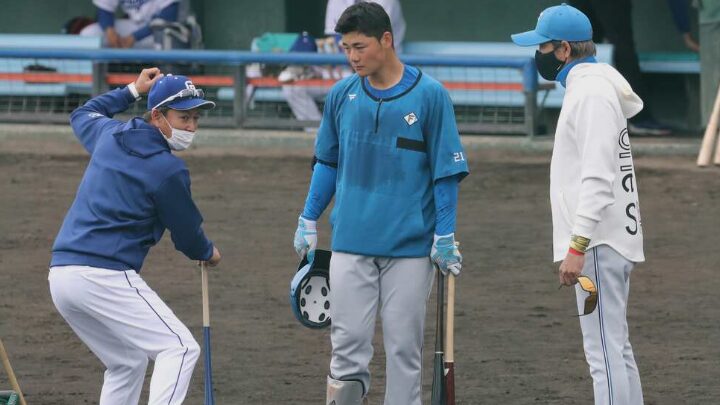 新庄監督と清宮選手の指導場面を