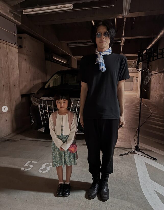 永尾柚乃と栄信、身長差およそ80cmの貴重なツーショット